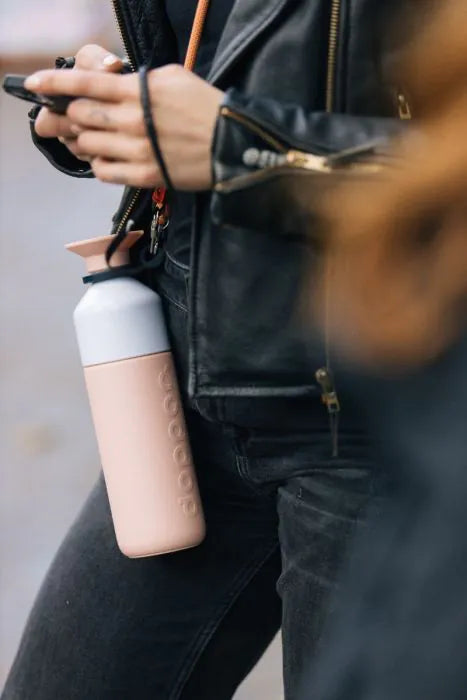 Dopper Insulated im Alltag: Kaffee unterwegs oder Wasser beim Workout