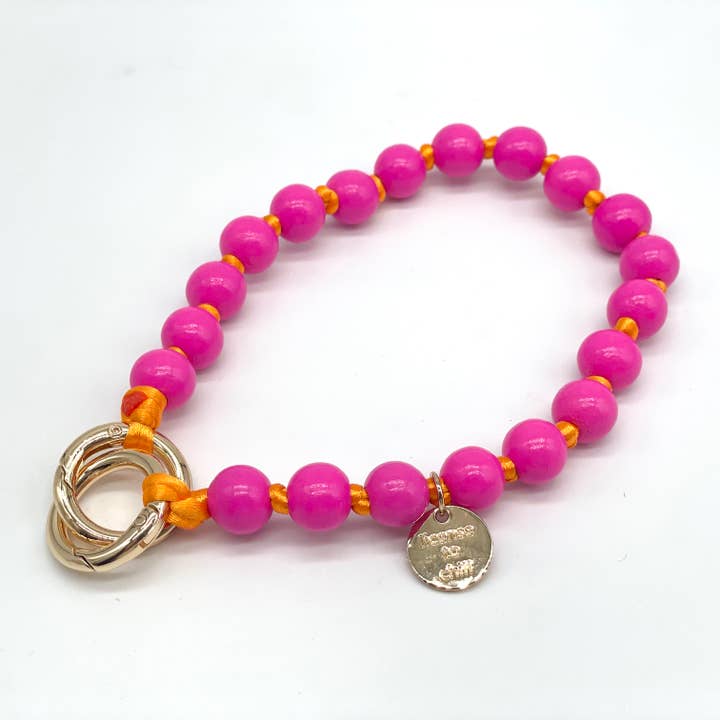 Stylische Handykette mit Holzperlen in den sommerlichen Farben pink und orange.