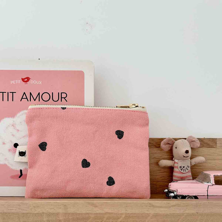 Tasche "Marie" in rosa mit Herzen von Rose in April – stylish & praktisch für Münzen & Schmuck.