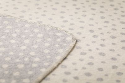 Der Kuschelfreund "Biene" von David Fussenger - doppelseitige Kuscheldecke