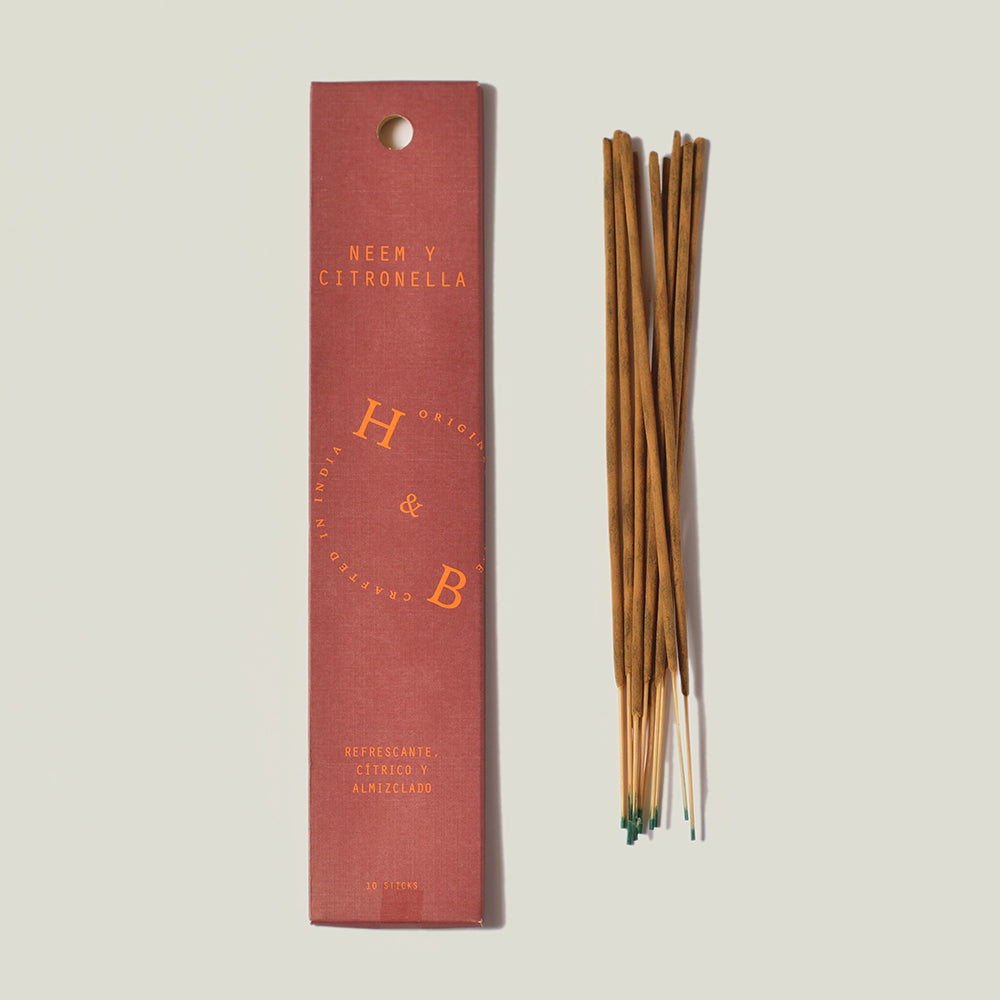 Handgefertigte Räucherstäbchen mit Duftrichtung "Neem & Citronella" aus Indien. Natürlich und nachhaltig. Wirkt anregend und wehrt Mücken ab.