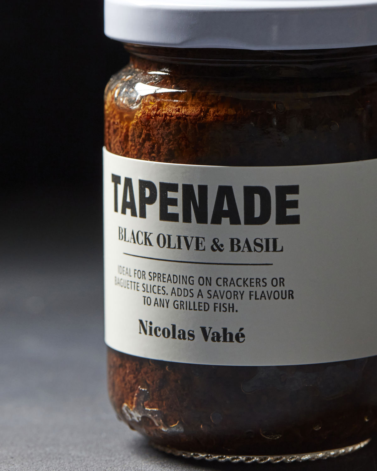 Tapenade "Black Olives & Basil" von Nicolas Vahé - Als Topping auf Fisch und Fleisch