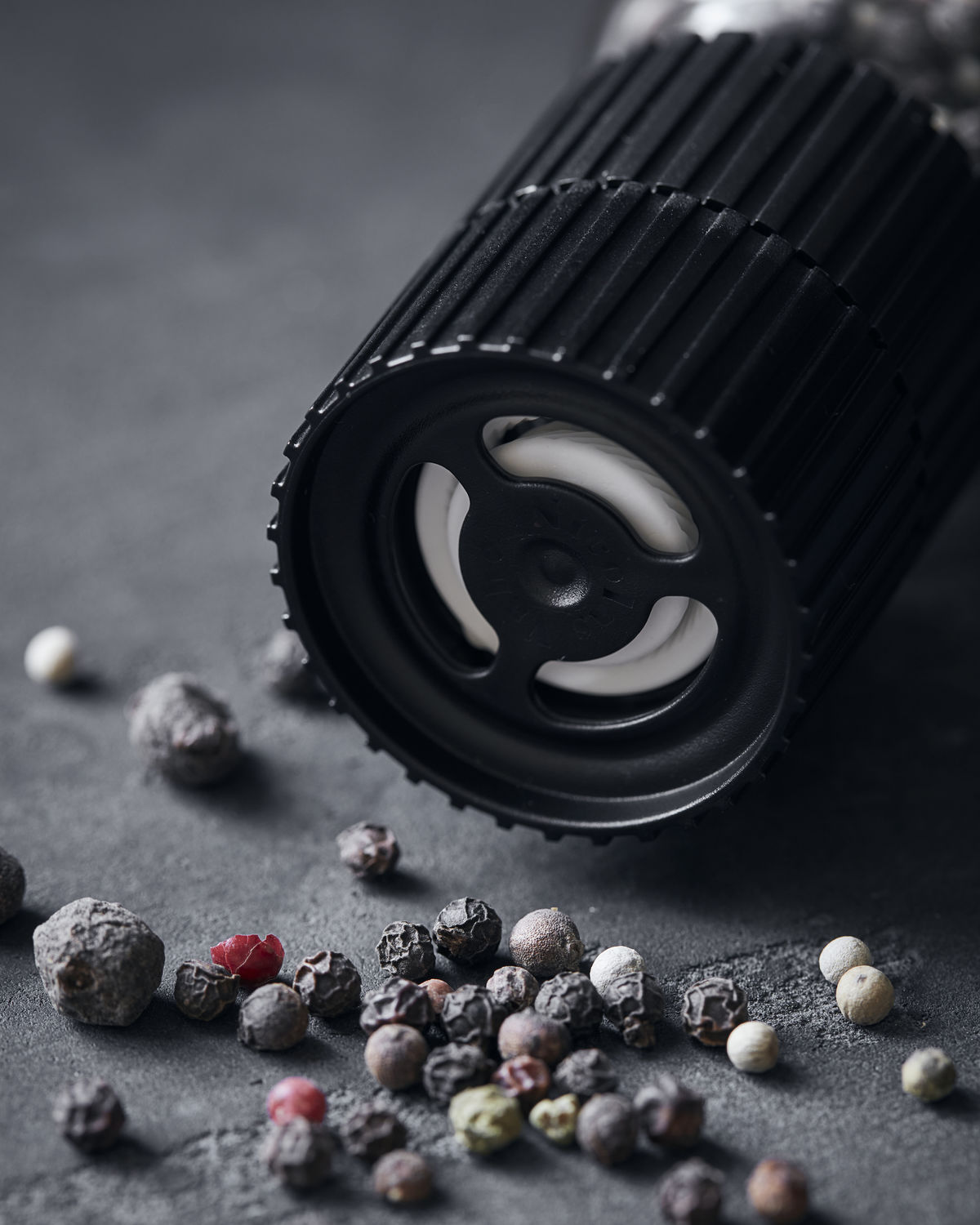 Pfeffrmühle "Mixed Blend" von Nicolas Vahé - Detailaufnahme Keramikmühle