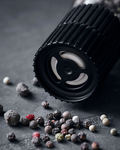 Pfeffrmühle "Mixed Blend" von Nicolas Vahé - Detailaufnahme Keramikmühle