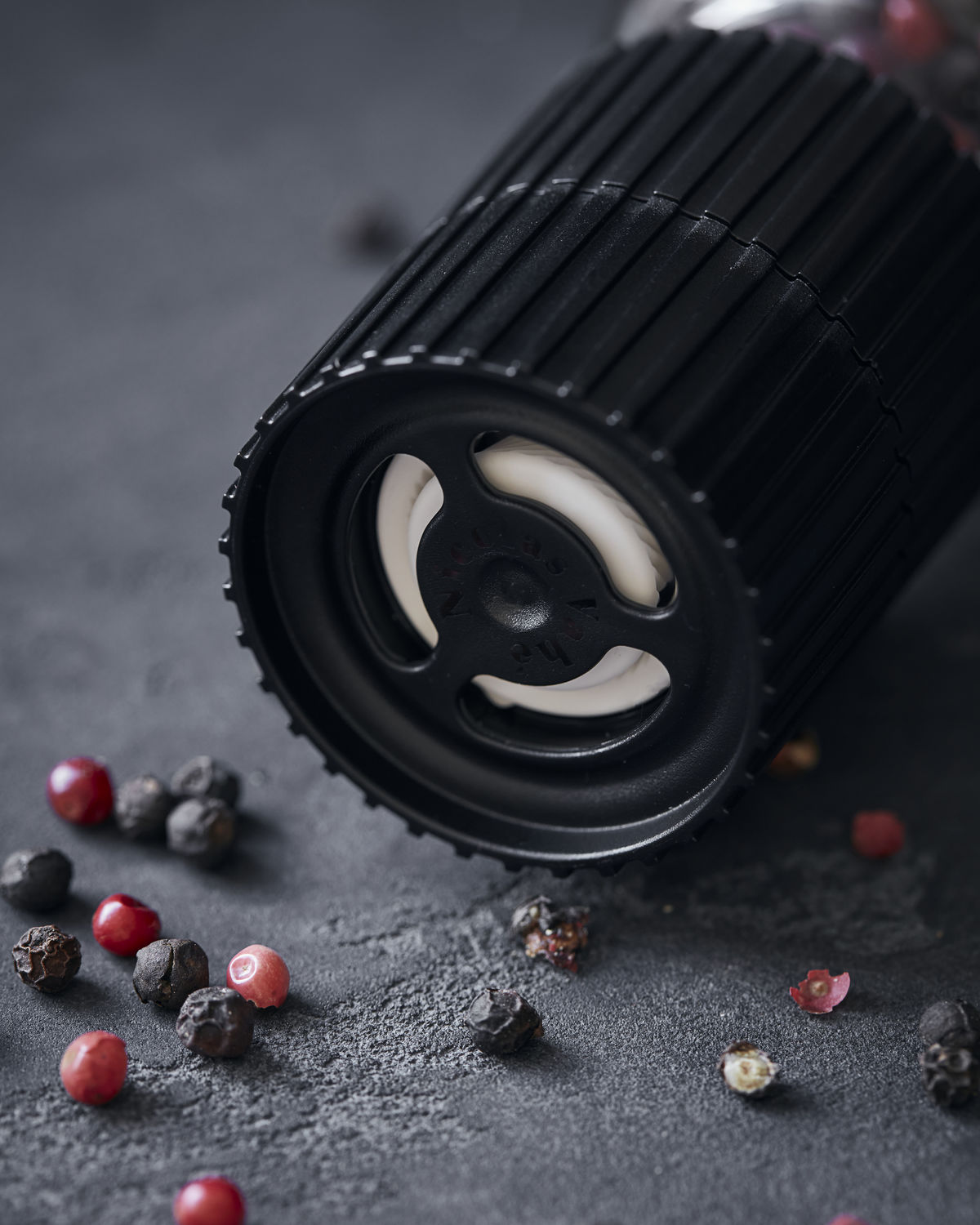 Pfeffermühle "Pink Peppermix" von Nicolas Vahé - Hochwertige Keramikmühle