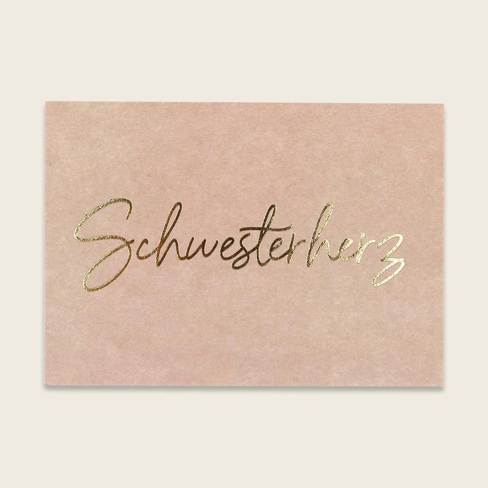 Postkarte "Schwesterherz" in rosa von Ava & Yves - gedruckt auf hochwertiger Holzschliffpappe mit Goldveredlung. Rückseite blanko.