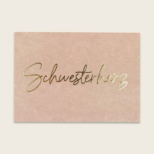 Postkarte "Schwesterherz" in rosa von Ava & Yves - gedruckt auf hochwertiger Holzschliffpappe mit Goldveredlung. Rückseite blanko.