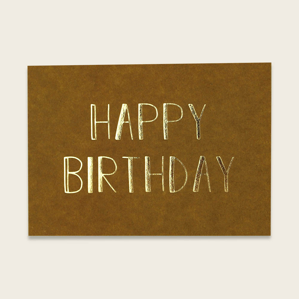 Postkarte "Happy Birthday" in dezentem braun von Ava & Yves. Gedruckt auf dicker, hochwertiger Holzschliffpappe mit Goldveredlung. Rückseite blanko.