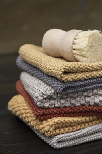 Spüllappen "Mynte" in sand von IB Laursen im Mix mit anderen Farben - Feinstrick im skandinavischen Design