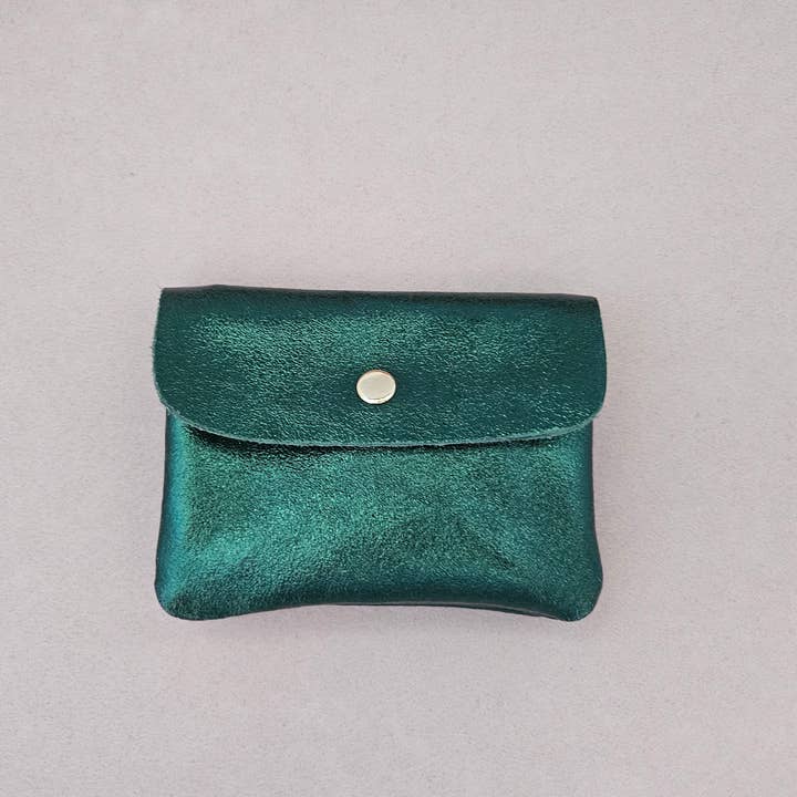 Portemonnaie aus schimmerndem Leder in tannengrün - Ideal für den Alltag oder für die nächste Party. Hergestellt in Italien.