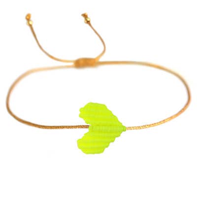 Armband mit geflochtenem Herz in neongelb von Love biza. 