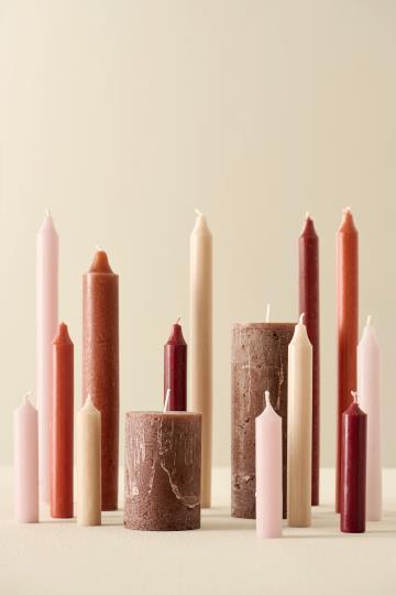 Stabkerzen "Rustik" in verschiedenen Farben von IB Laursen im Mix - für individuelle Kombinationen 