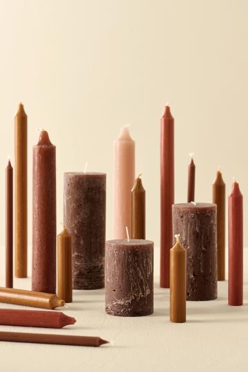 Kerze "Rustik" in Rottönen von IB Laursen im Mix mit anderen Farben und Formen - für individuelle Arrangements