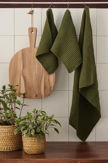 Spüllappen und Handtuch "Mynte" in olive von IB Laursen - Feinstrick. Praktisches und stylisches Küchenaccessoire in Kombi mit Handtuch und Topflappen