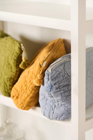 Kulturbeutel in cornflower von IB Laursen  im Mix mit anderen Farben - für unterwegs uoder dem Alltag