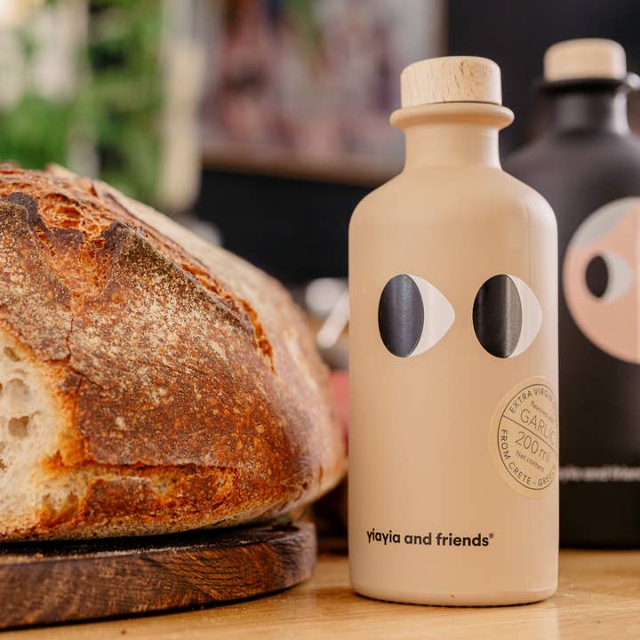 200ml Natives Olivenöl Knoblauch von yiayia& Friends - Ideal zum Dippen von Brot