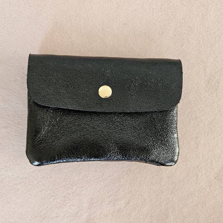 Portemonnaie aus schimmerndem Leder in schwarz - Ideal für den Alltag oder für die nächste Party. Hergestellt in Italien.