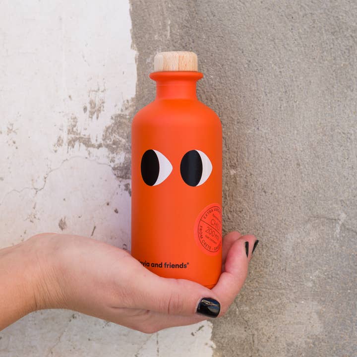 200ml Natives Olivenöl mit Chilligeschmack von Yiayia & Friends - sytische, rote Flasche