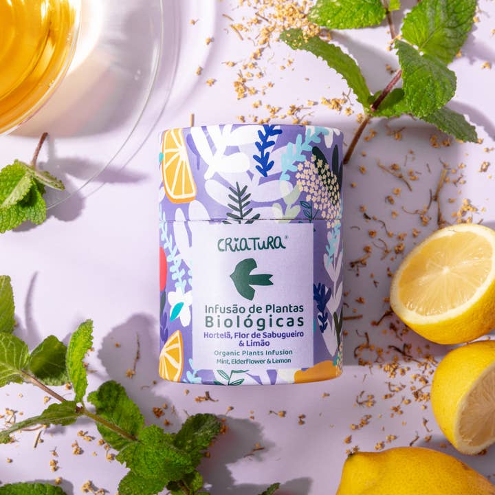 Bio Tee aus Portugal von Criature - Mit Minze, handgepflückten Zitronenblättern und der blumigen und leicht fruchtigen Note der Holunderblüte kombiniert. 