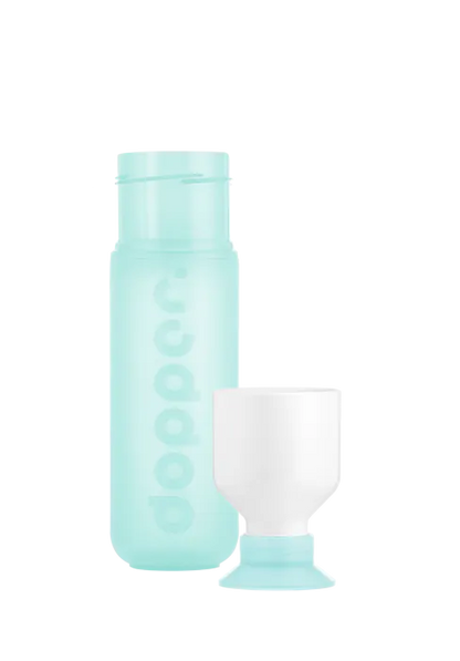 Dopper 450 ml Trinkflasche in der Farbe Polarblau - mit integriertem Becher