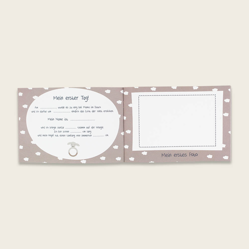 Freundeheft "Hallo Wunder" in rosa von Ava & Yves - A5-Querformat – Platz für Fotos, Bilder und Notizen zur Geburt.