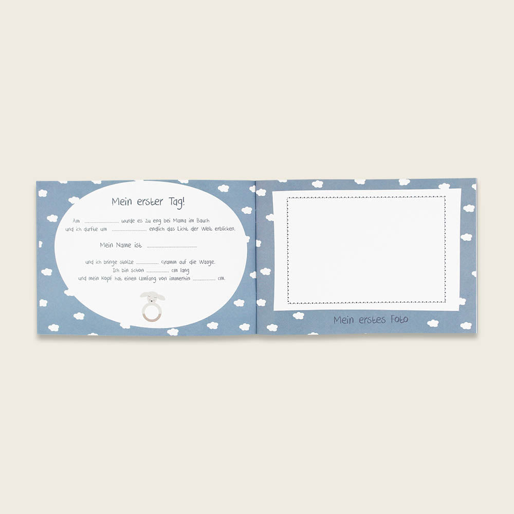 Freundeheft "Hallo Wunder" in blau von Ava & Yves - Detailaufnahme Text- und Bildfelder