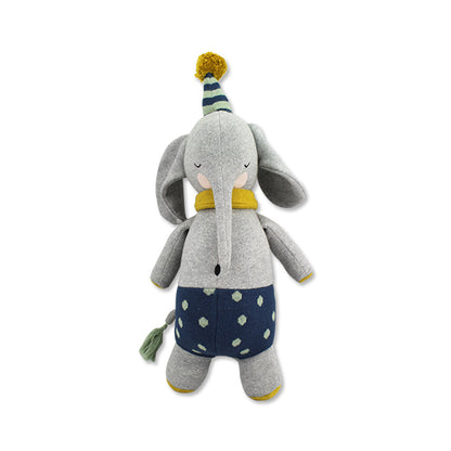 Elefant "Tonie" von Ava & Yves - hochwertiges Stofftier mit gesticktem Gesicht und charmanten Details.