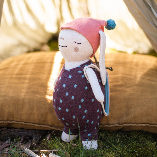 Hase "Alva" von Ava & Yves - detailreich gestaltet und liebevoll verarbeitet, ideal für Babys und Kinder.