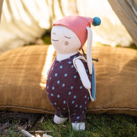 Hase "Alva" von Ava & Yves - detailreich gestaltet und liebevoll verarbeitet, ideal für Babys und Kinder.