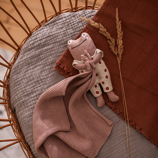 Rosa Kuscheltuch mit Frosch von Ava & Yves - ideales Geschenk zur Geburt oder Taufe