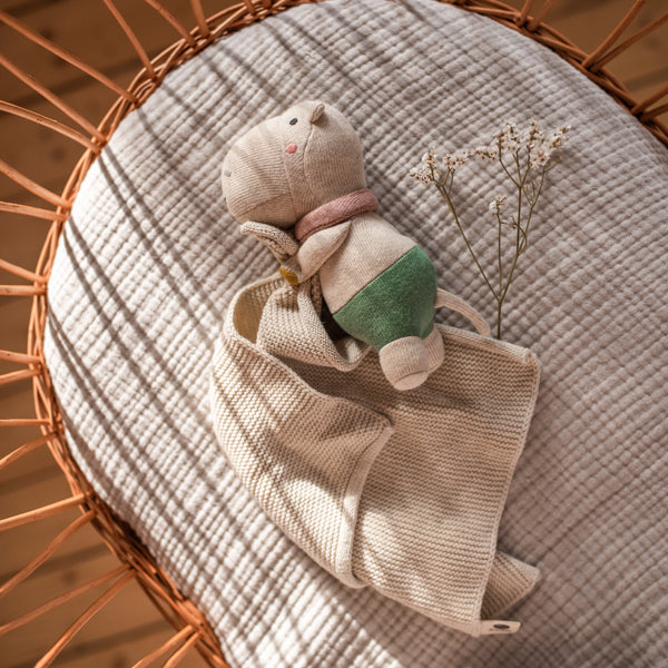 Naturfarbendes Kuscheltuch mit Hippo von Ava & Yves - ideale Geschenkidee zur Geburt oder Taufe