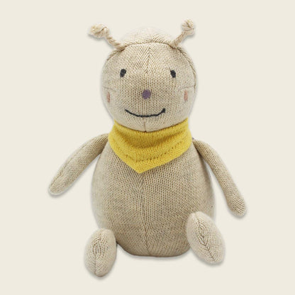 Babyrassel "Marienkäfer" mit gelben Schal von Ava & Yves - Produktabbildung Vorderseite