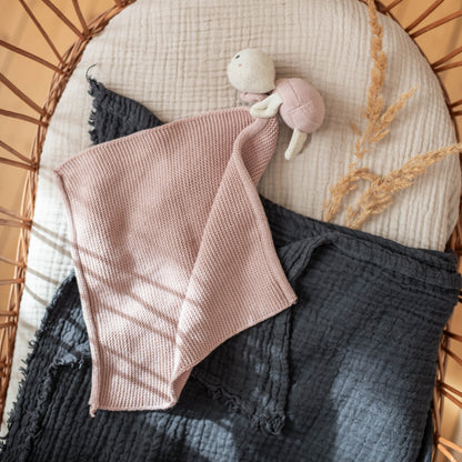 Kuscheltuch in rosa mit Schildkröte von Ava & Yves: weicher Feinstrick aus Bio Baumwolle. 