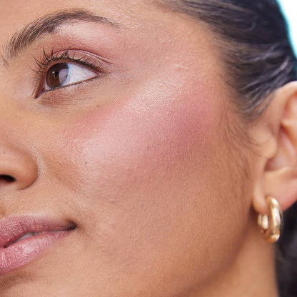 Blush Balm "Pink Hour" von Pure U verleiht Wangen und Lippen einen zarten Glow. Hält den ganzen Tag. 