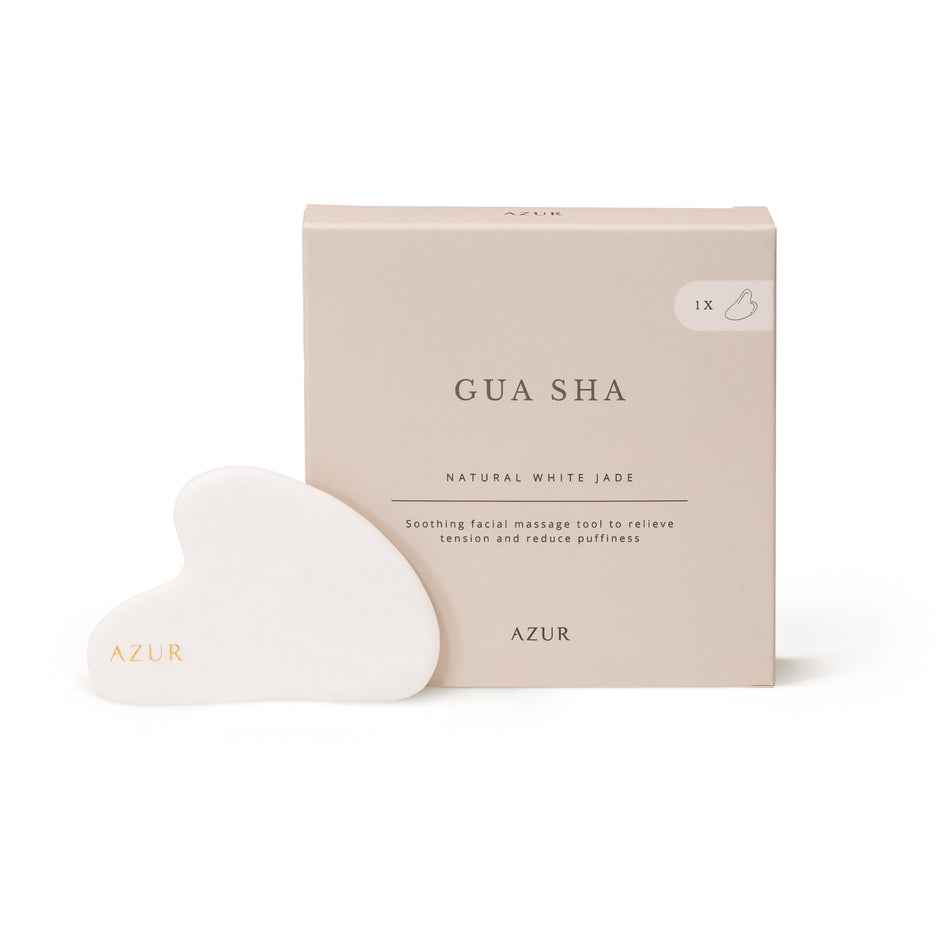 Gua Sha Stein aus weißer Jade von Azur Natural Bodycare -  in edler Box, inkl. Anleitung für die abendliche Pflegeroutine