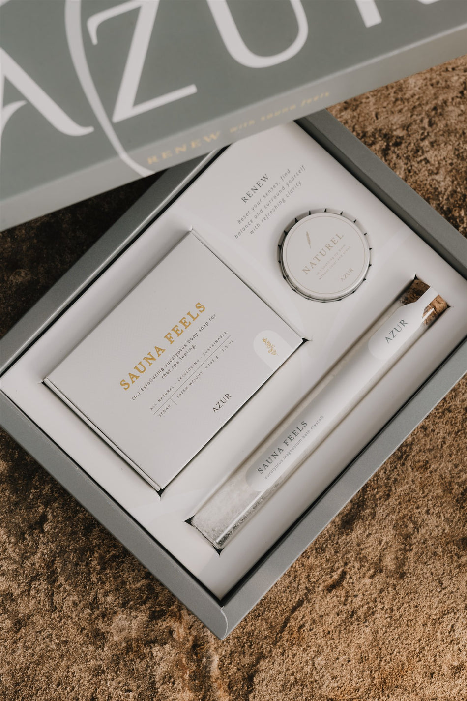 Geschenkset "Renew" von Azur Natural Bodycare mit dem belebenden Duft Sauna Feels - perfektes Selfcare Trio mit Seife, Lipbalm und Badesalz zum Verschenken