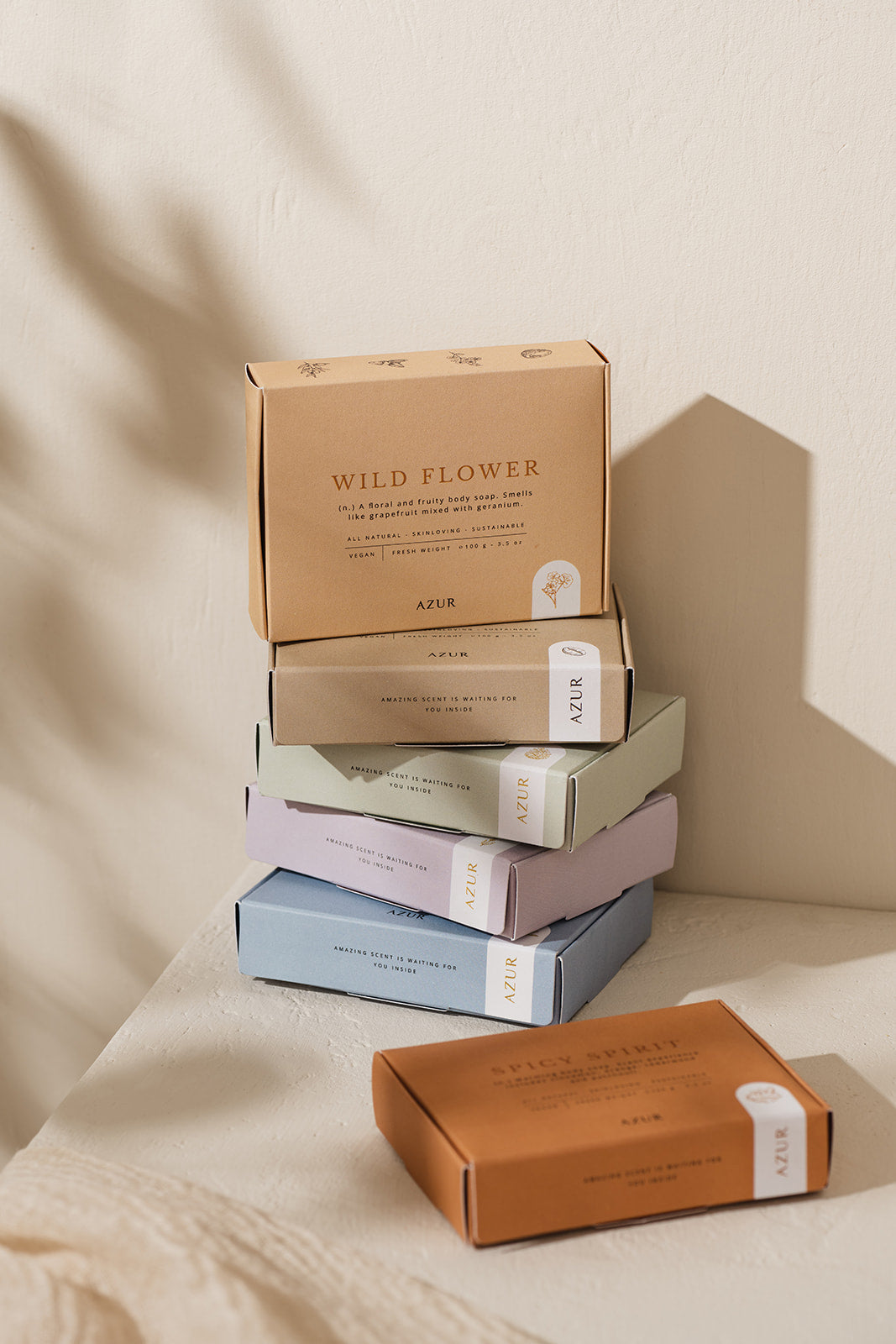 Naturseife „Most Sensitive“ von Azur Natural Bodycare – Produktverpackung gestapelt mit anderen Seifensorten