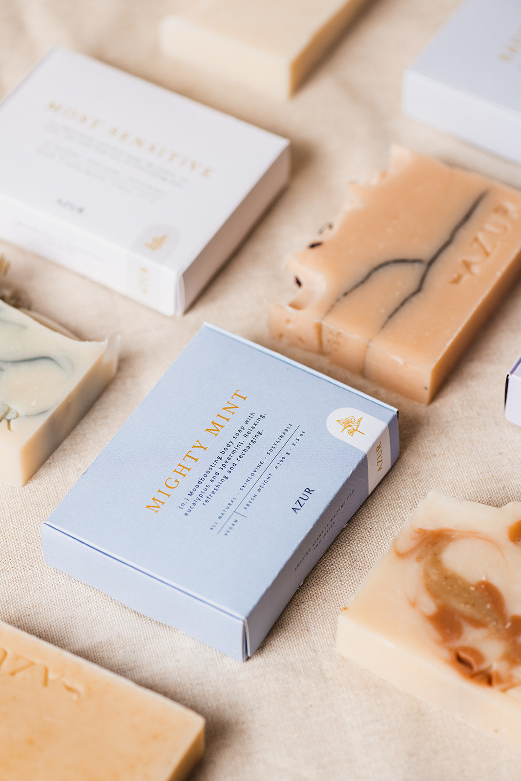 Naturseife Mighty Mint von Azur Natural Bodycare - Verpackung und andere Seifen