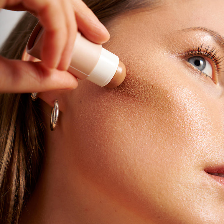 Bronzer Balm "Beach Day" von Pure U. - verleiht dem Gesicht einen natürlichen, sonnen geküssten Look, ohne geschminkt auszusehen.