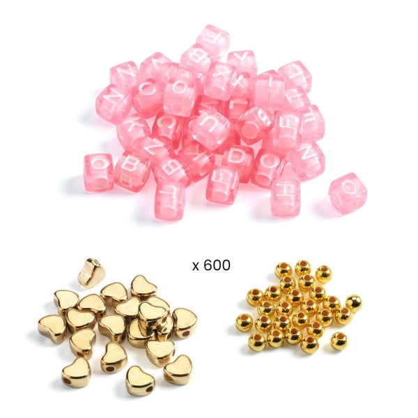 Schmuckset „Goldene Buchstaben“ von Djeco:  600 goldene Buchstabenperlen + 400 Dekoperlen 