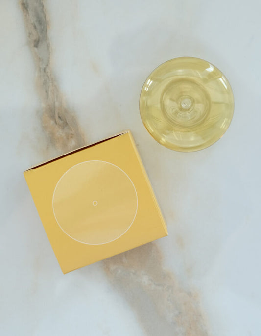 Die mundgeblasene Halterung für Räucherstäbchen in gelb  - strahlt simple Elganz aus und zeitglich extrem stylisch. 