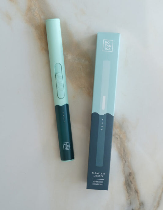 Flammenlose Feuerzeug "Oceana": Super stylisch & praktisch. Für ein sicheres Anzünden von Kerzen. Wiederaufladbar via USB. 