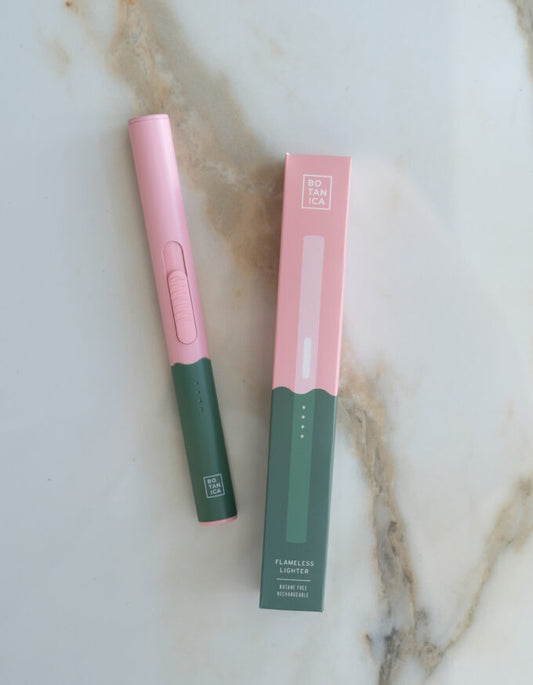 Flammenlose Feuerzeug "Beverly Hills":Super stylisch&praktisch.Für ein sicheres Anzünden von Kerzen.Wiederaufladbar via USB.