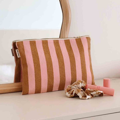 Clutch "Lili" mit karamell und rosa Streifen von Rose in April -  ideal für Dokumente, Tablet und Accessoires. 