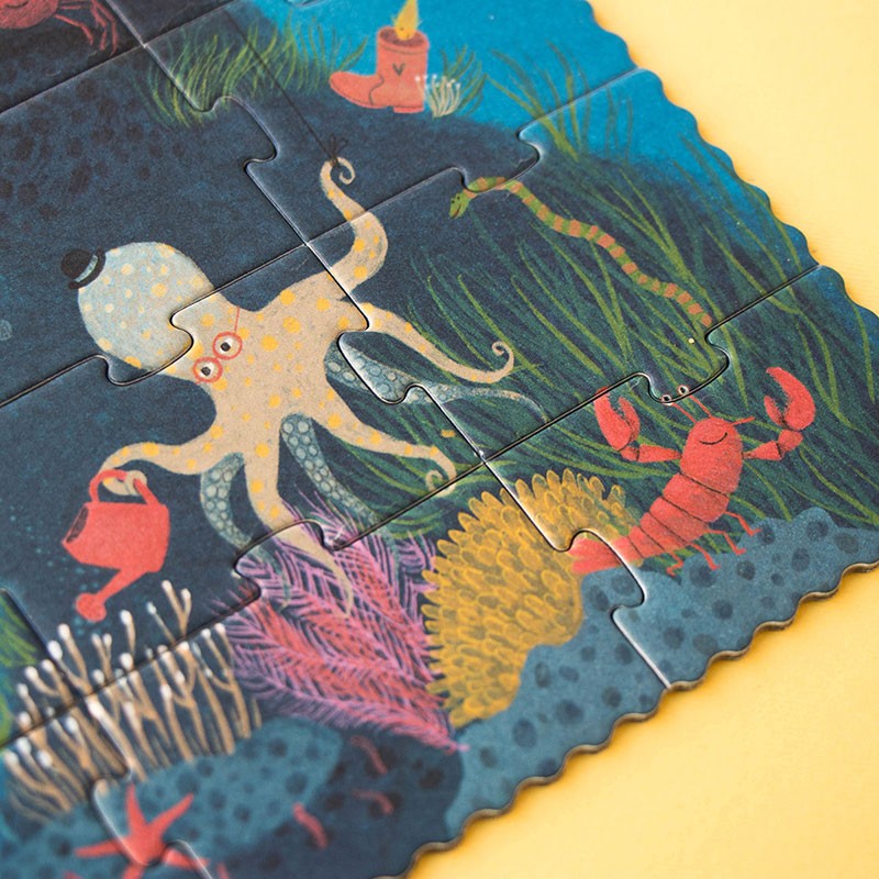 Nahaufnahme vom Puzzle "Tea by the Sea" von Londji - Viele kleine Details laden zum Entdecken und Träumen ein