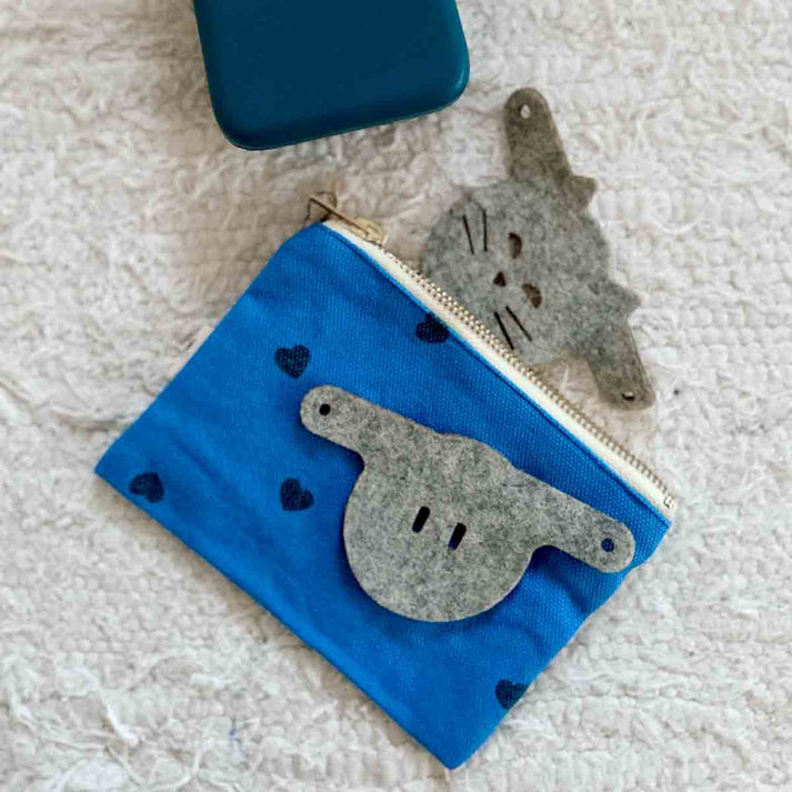 Tasche "Marie" in blau mit Herzen von Rose in April – ideal für Kleingeld, Schlüssel und Schmuck