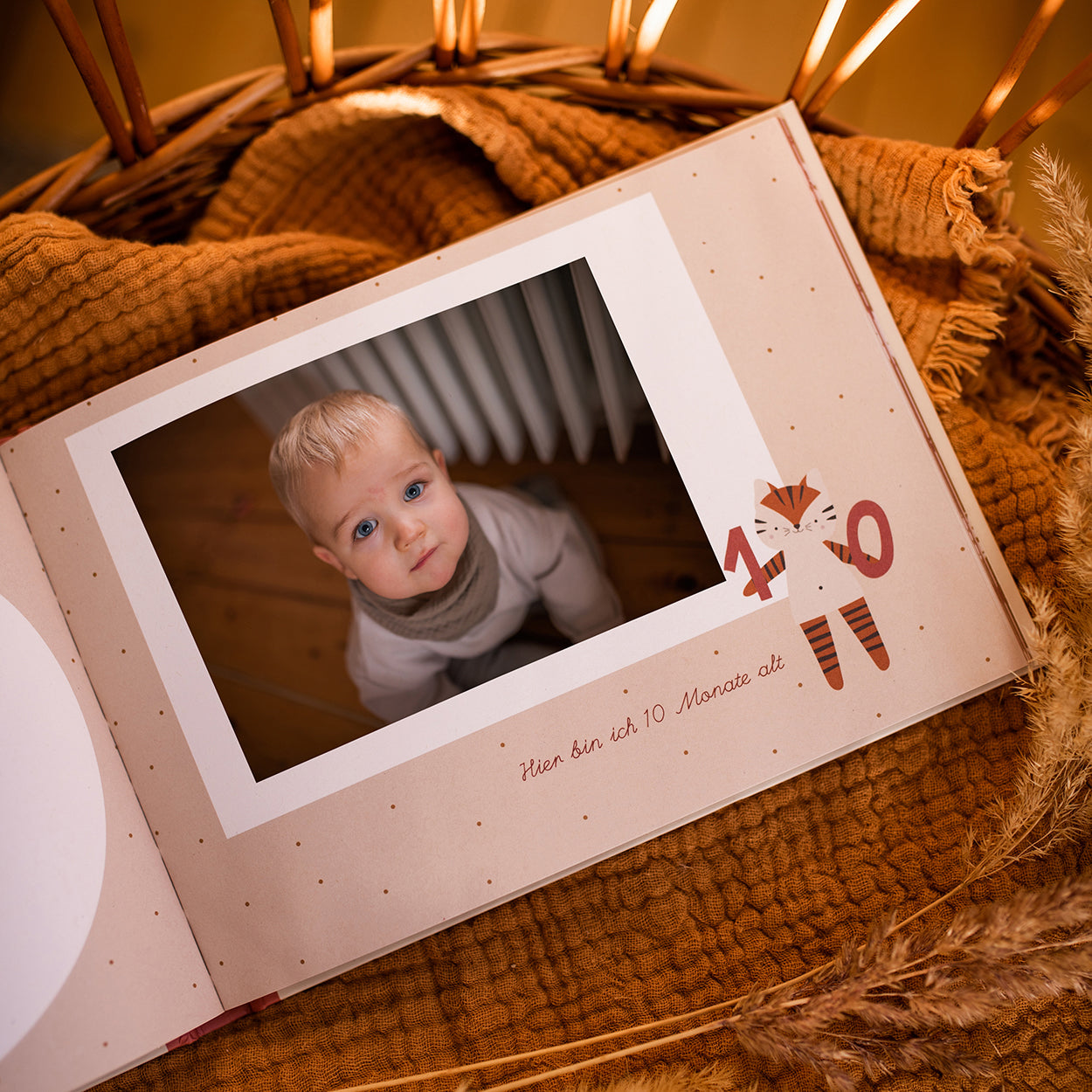 Freundebuch "Mein 1. Jahr" von Ava & Yves - viel Platz für Fotos aus dem ersten Lebensjahr