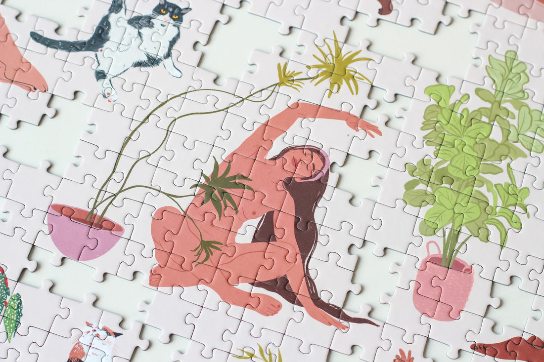 Puzzle "Plant Yoga" von Piecely: Feiert die weibliche Form, Pflanzen und die Freuden des Yoga.