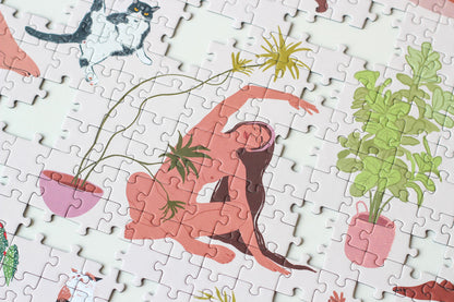 Puzzle "Plant Yoga" von Piecely: Feiert die weibliche Form, Pflanzen und die Freuden des Yoga.