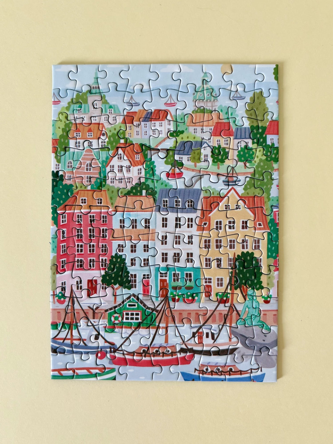 Mini Puzzle "Copenhagen" von Piecely - Erlebe das charmante Kopenhagen mit dem 99-teiligen Copenhagen Minipuzzle. 